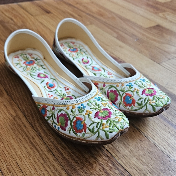 White and Pink Indian Jutti/Nagra/Shoes with Leather Bottom in Size 8 - Picture 5 of 6